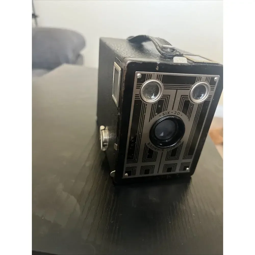 Vintage Kodak Brownie Junior Six-20 Jr 6-20 Film Camera Art Deco Box 1950's